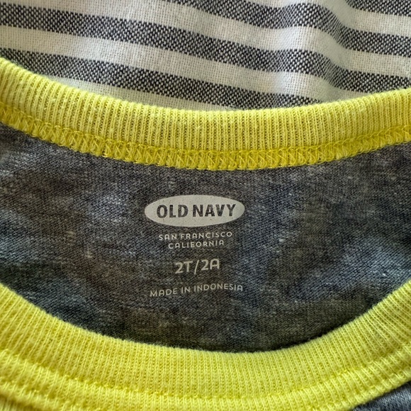 Long sleeve shirts 2T - Picture 6 of 8